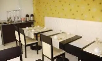 Hotel Vitoria Village